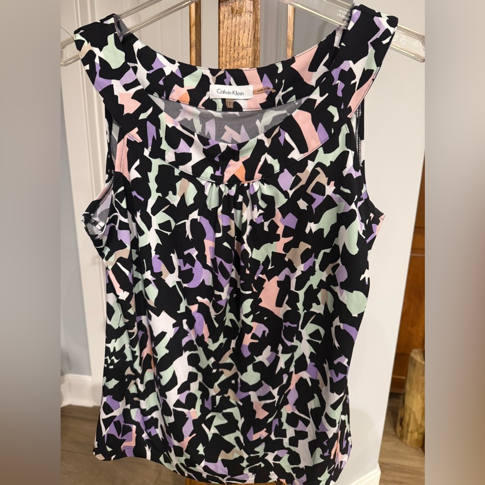 Calvin Klein size large shell